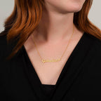 Woman wearing a custom name necklace in the color gold.